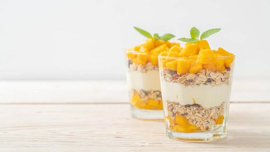 Postre probiótico: yogurt, galletas y crema de limón